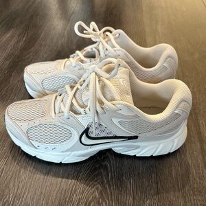 Women’s Nike V5 RNR , size 8.5, Cream (preowned in excellent condition)